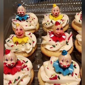 11 Vintage Retro Circus Clown Wilton Plastic Cup Cake Toppers